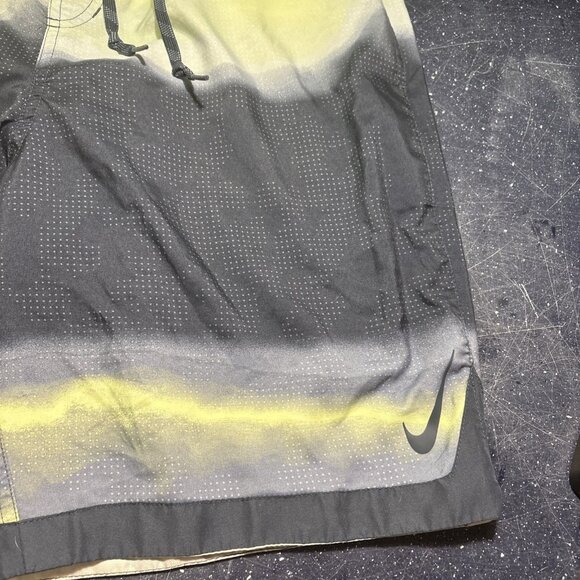 Nike Swim Trunks Navy Blue & Yellow Lined Pockets Drawstring Above Knee Sz L - Picture 2 of 7